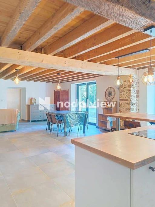 Hébergement de vacances Aux Sources De Lesquire Maison 5 5 Salles De Bains , 11 Personnes